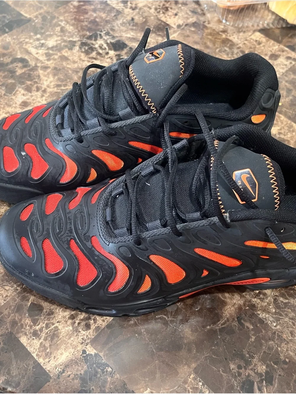 Nike Men's Black and Red Wave-Detail Sneakers